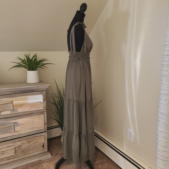 🌟 Women's Tiered Sleeveless Army Green Maxi Dress, Size Small - Picture 6 of 11